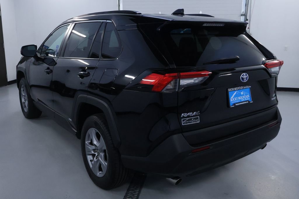 Used 2022 Toyota RAV4 LE AWD/4WD image 5