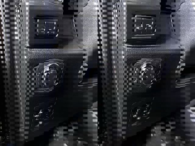 Used 2019 Ford F150 Lariat w/ Equipment Group 502A Luxury AWD/4WD image 18