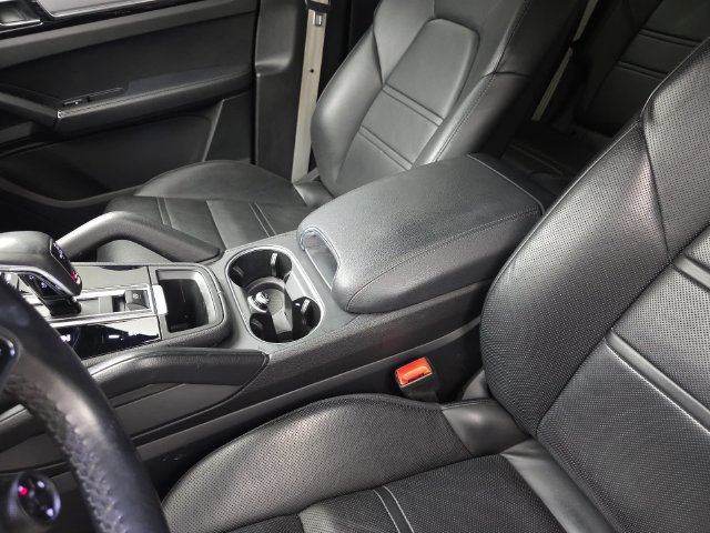 Used 2023 Porsche Cayenne Platinum Edition AWD/4WD image 25
