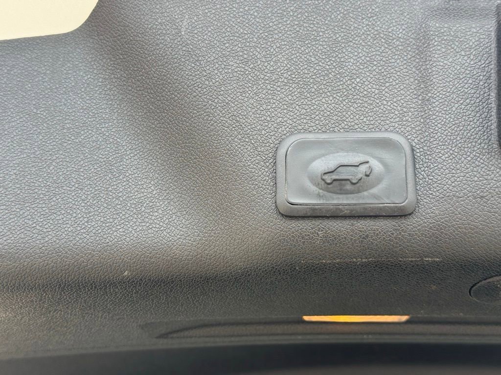 Used 2015 GMC Acadia Denali image 37