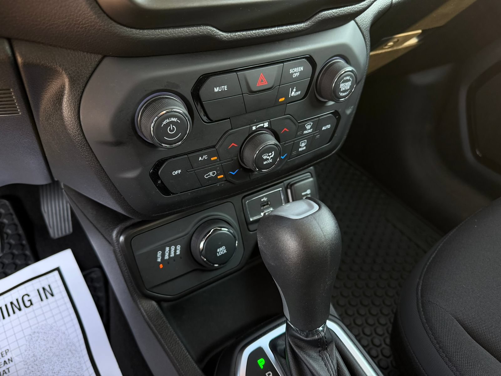 Used 2023 Jeep Renegade Altitude w/ Sun/Sound Group AWD/4WD image 16