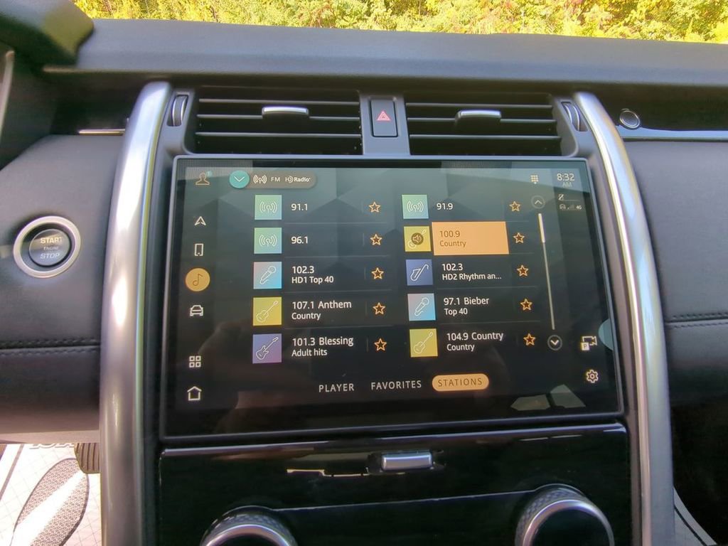 Used 2024 Land Rover Discovery S image 13