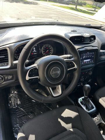 Used 2020 Jeep Renegade Latitude w/ Popular Equipment Group FWD image 12