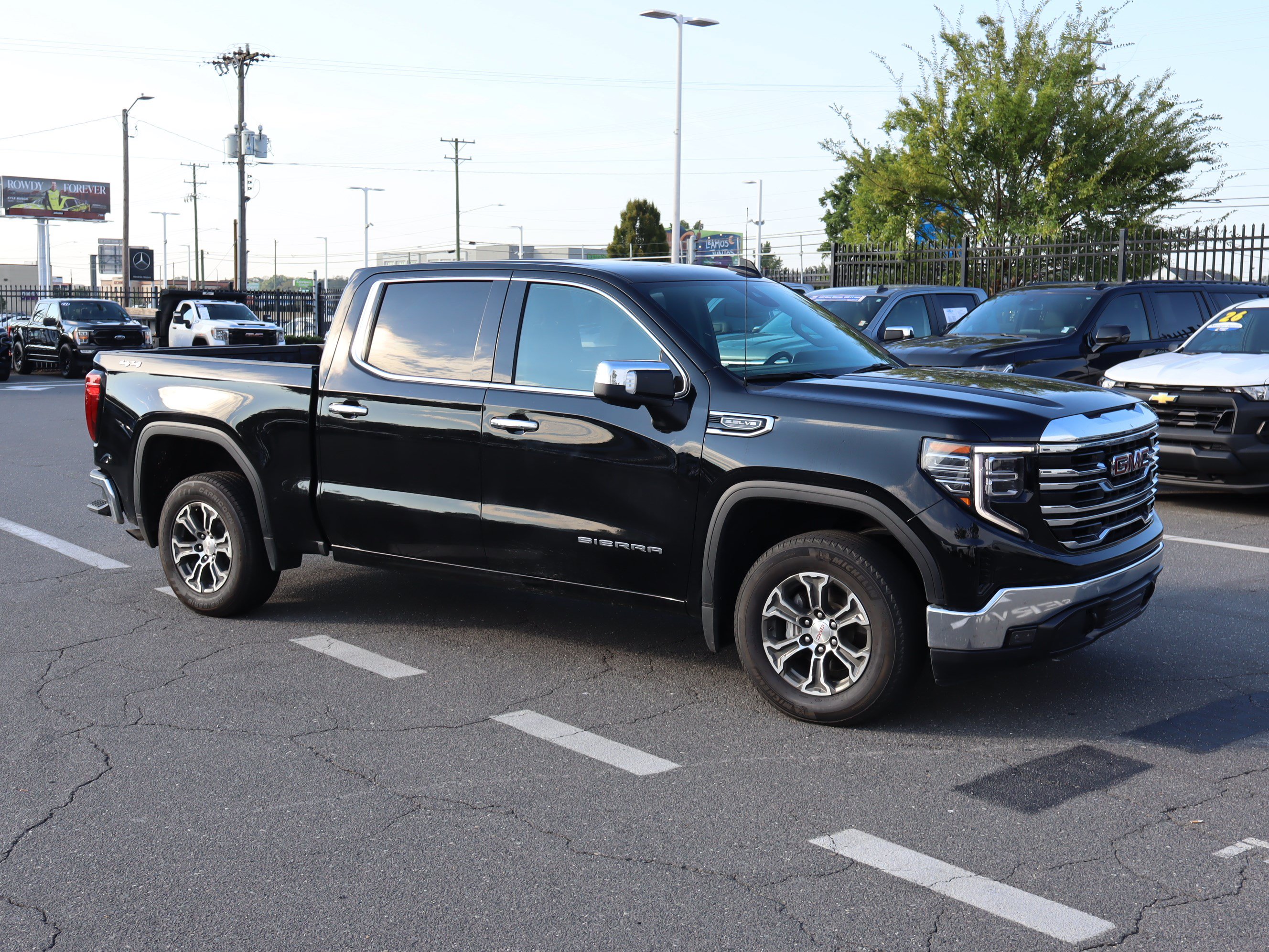 Used 2025 GMC Sierra 1500 SLT AWD/4WD image 13
