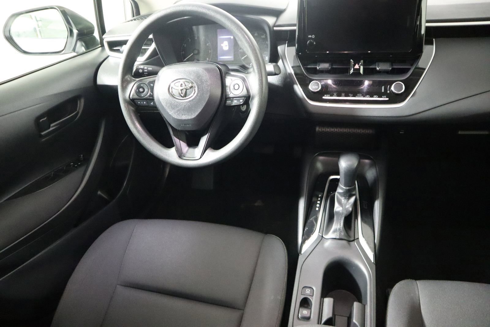 Used 2023 Toyota Corolla LE image 32