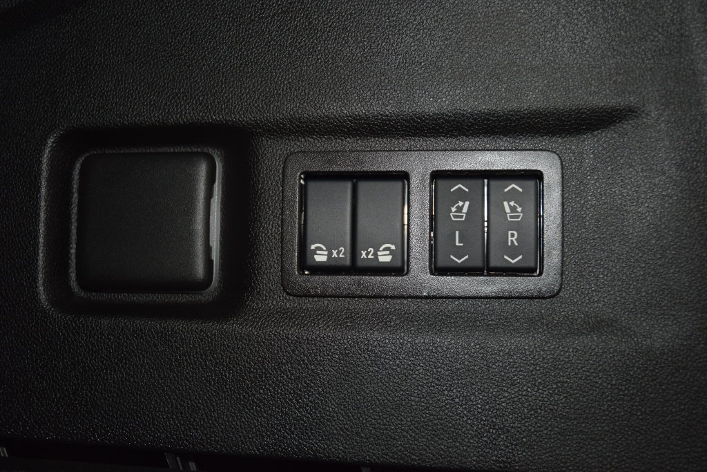 Used 2024 Chevrolet Suburban High Country AWD/4WD image 24