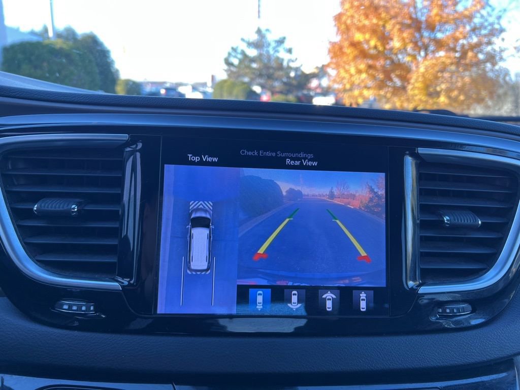 Used 2017 Chrysler Pacifica Touring-L Plus w/ Advanced Safetytec Group image 14