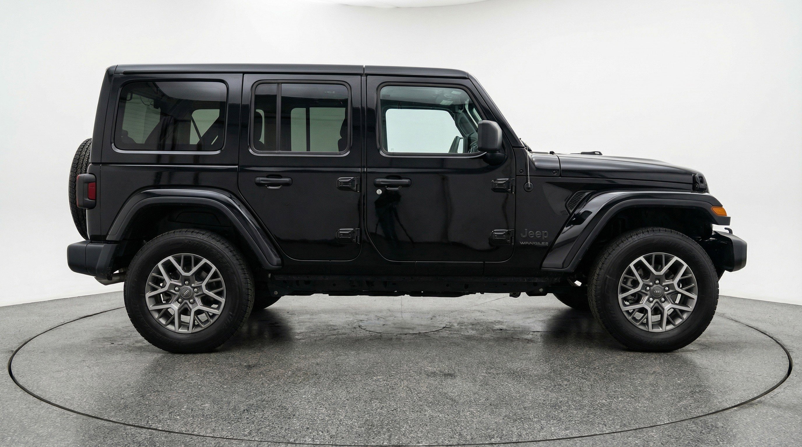 Used 2025 Jeep Wrangler Sahara image 11