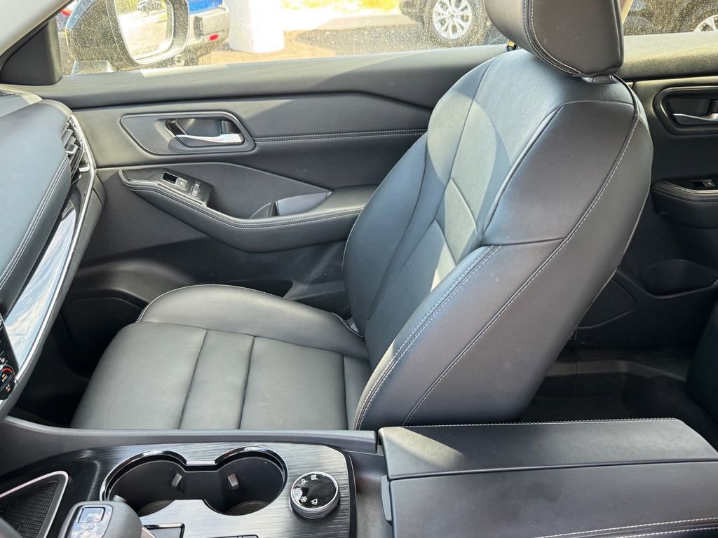 Used 2024 Nissan Rogue SL AWD/4WD image 7