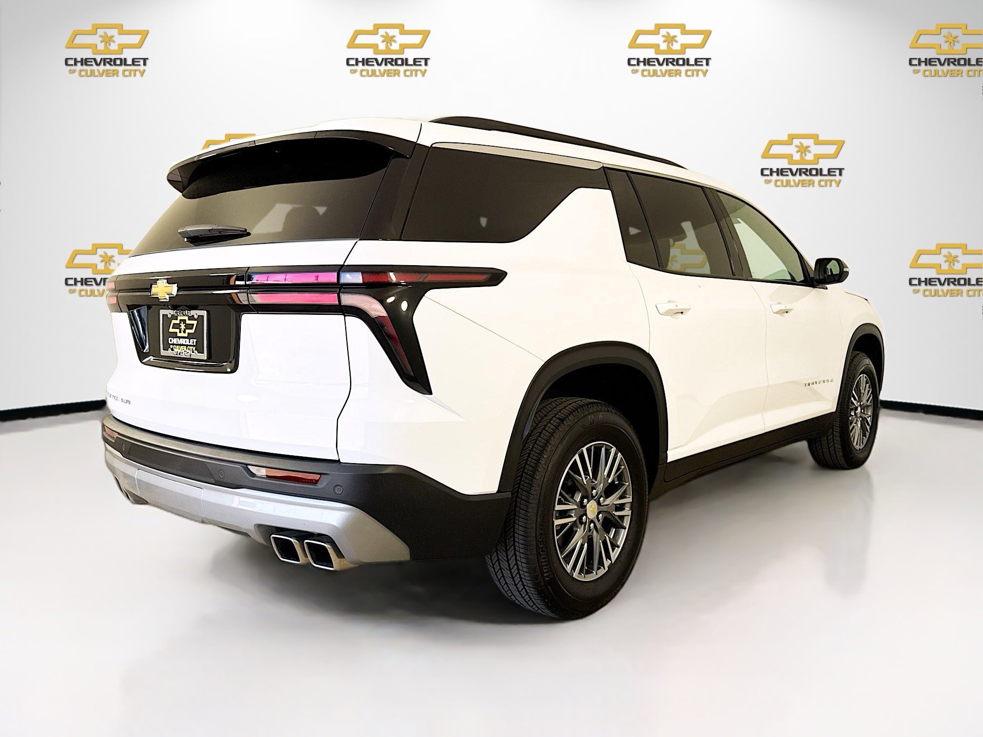 Used 2025 Chevrolet Traverse LT w/ LPO, Floor Liner Package AWD/4WD image 7