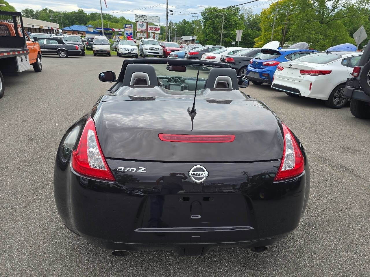 Used 2010 Nissan 370Z Touring w/ Sport Pkg RWD image 5