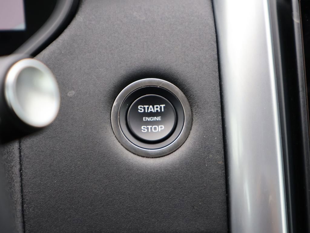 Certified 2025 Land Rover Discovery S AWD/4WD image 28