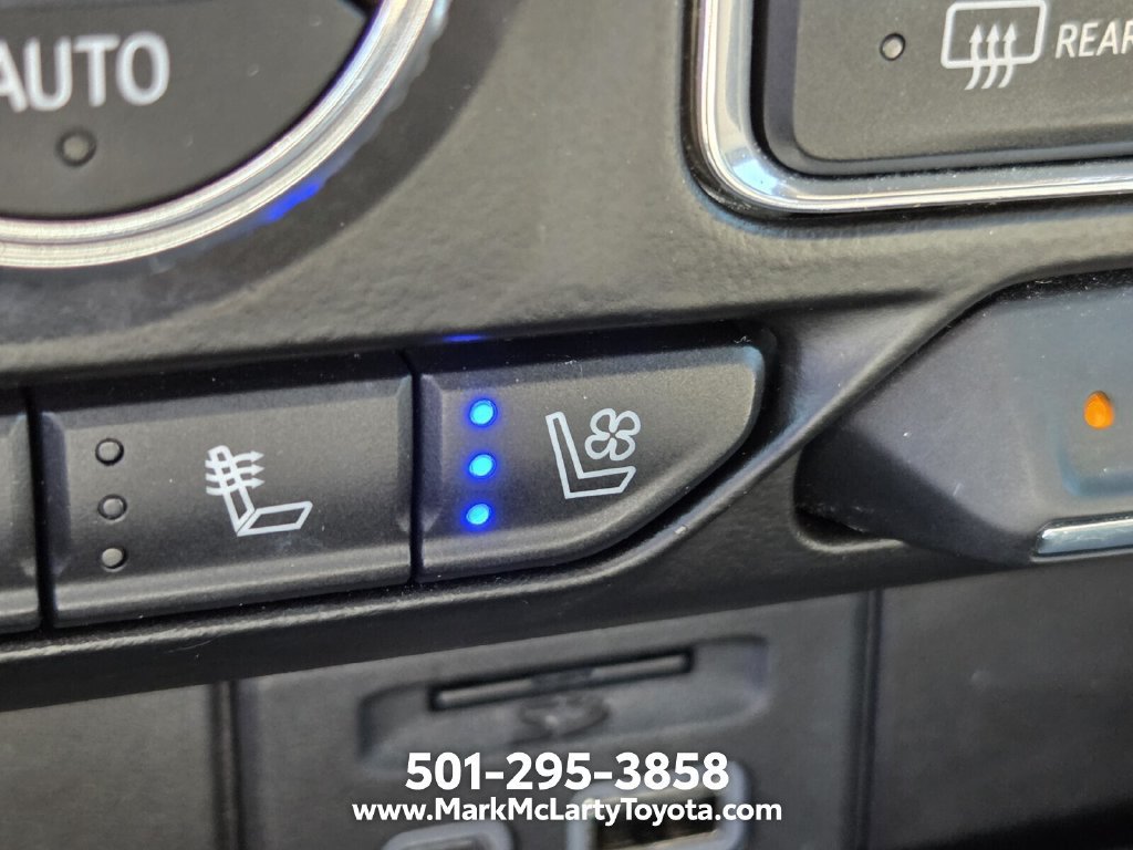 Used 2021 GMC Yukon SLT w/ SLT Premium Package AWD/4WD image 25