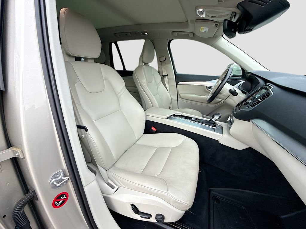 Used 2018 Volvo XC90 T6 Momentum w/ Convenience Package AWD/4WD image 15
