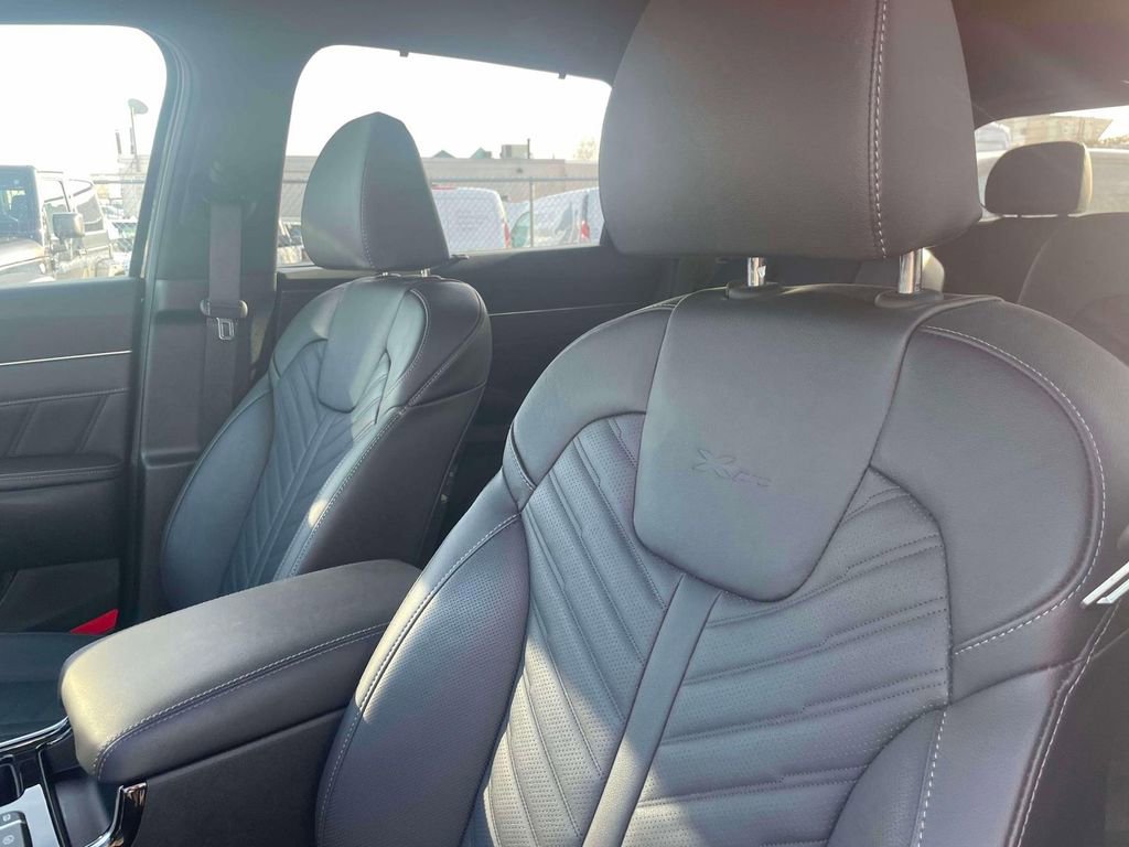 Used 2025 Kia Sorento SX Prestige image 19