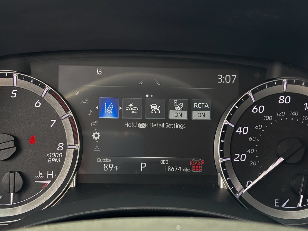 Used 2025 Toyota Highlander LE FWD image 29