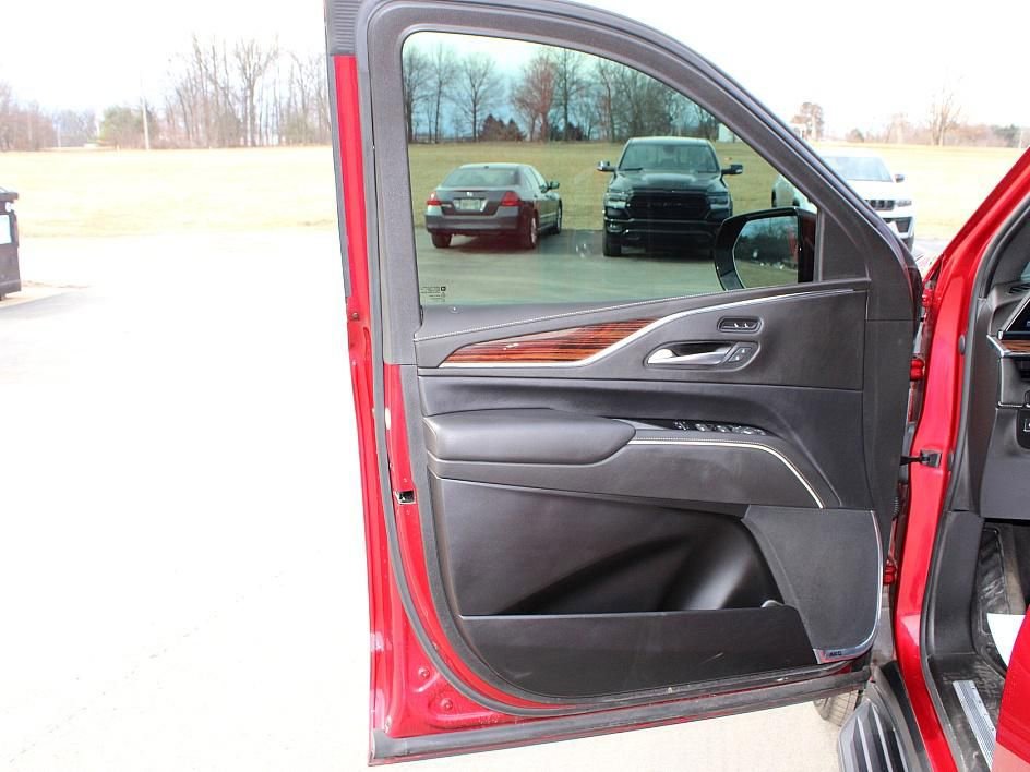 Used 2022 Cadillac Escalade Luxury image 28