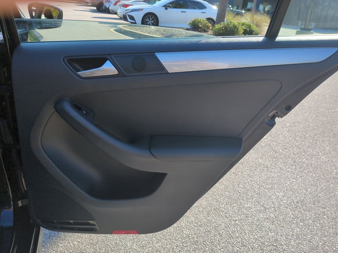 Used 2015 Volkswagen Jetta SE FWD image 32