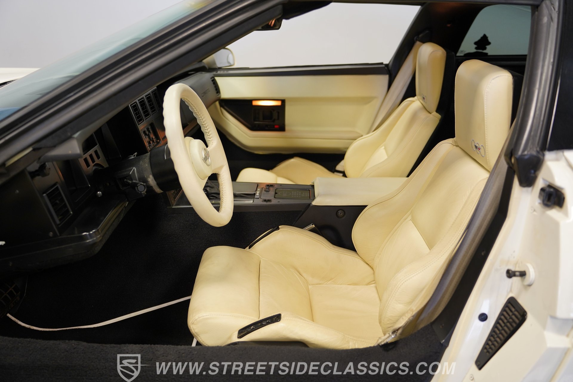 Used 1988 Chevrolet Corvette Coupe RWD image 39