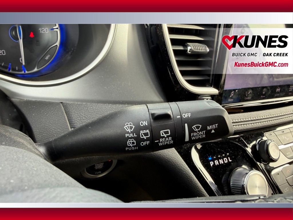 Used 2023 Chrysler Pacifica Touring FWD image 17
