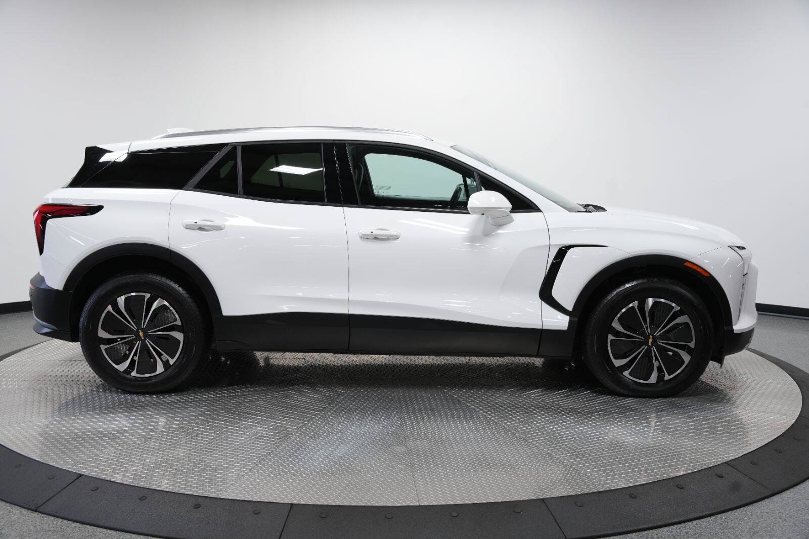 Certified 2024 Chevrolet Blazer EV LT AWD/4WD image 10