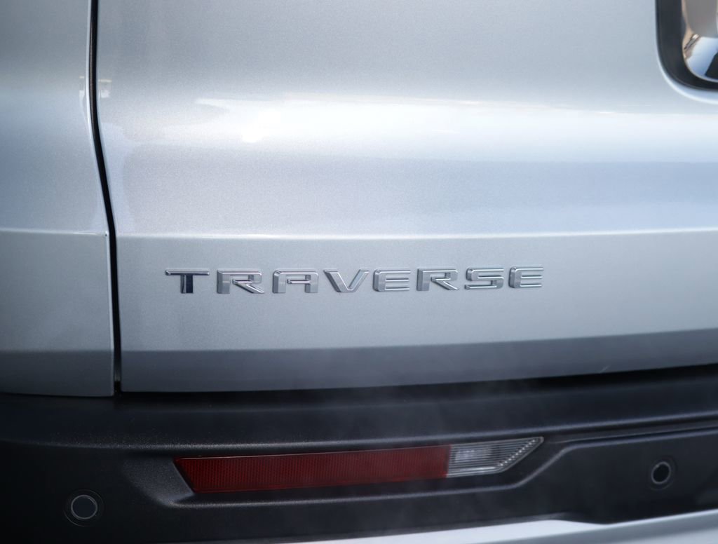 Used 2024 Chevrolet Traverse LT image 36
