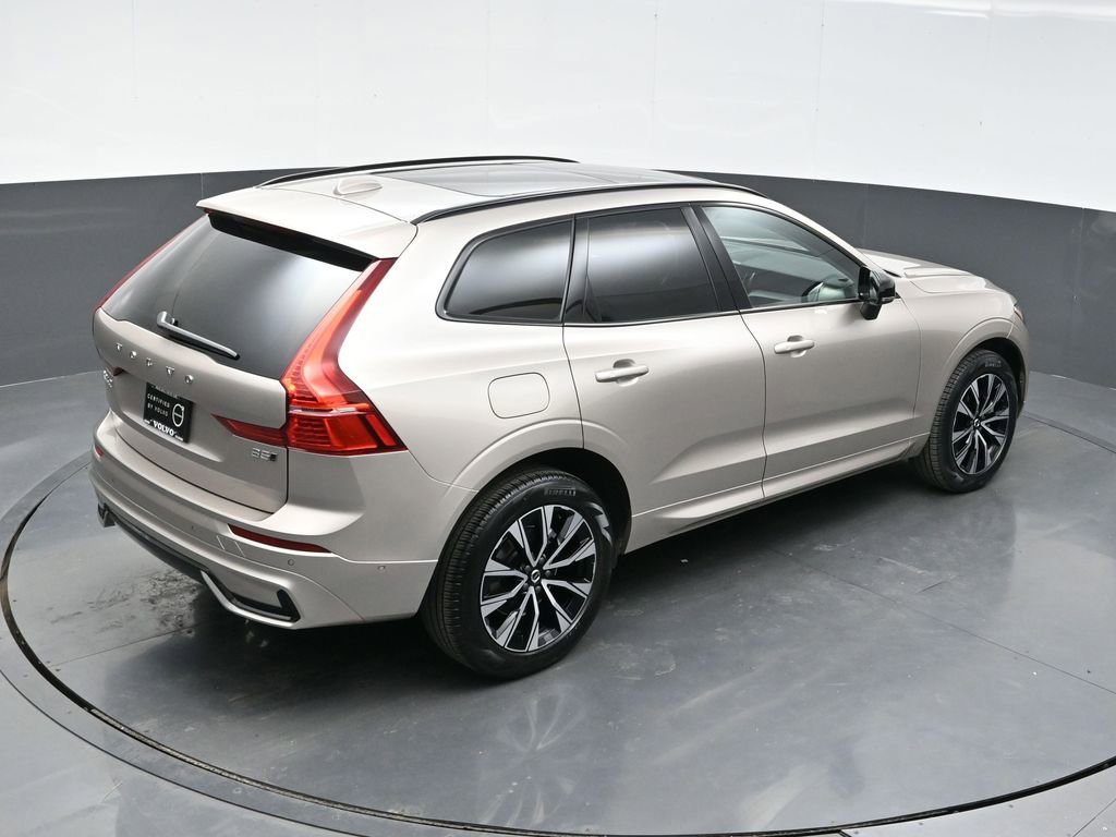 Used 2025 Volvo XC60 B5 Plus image 32