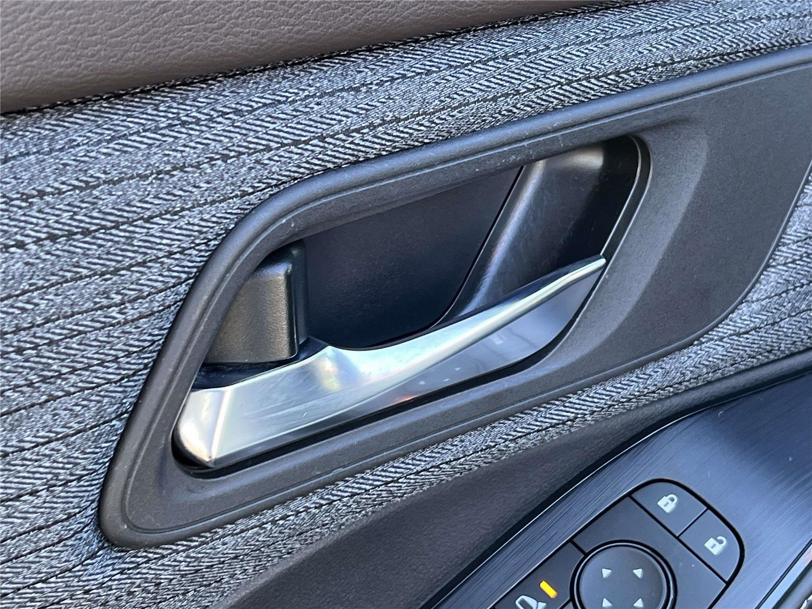 Used 2023 Nissan Rogue SV image 22