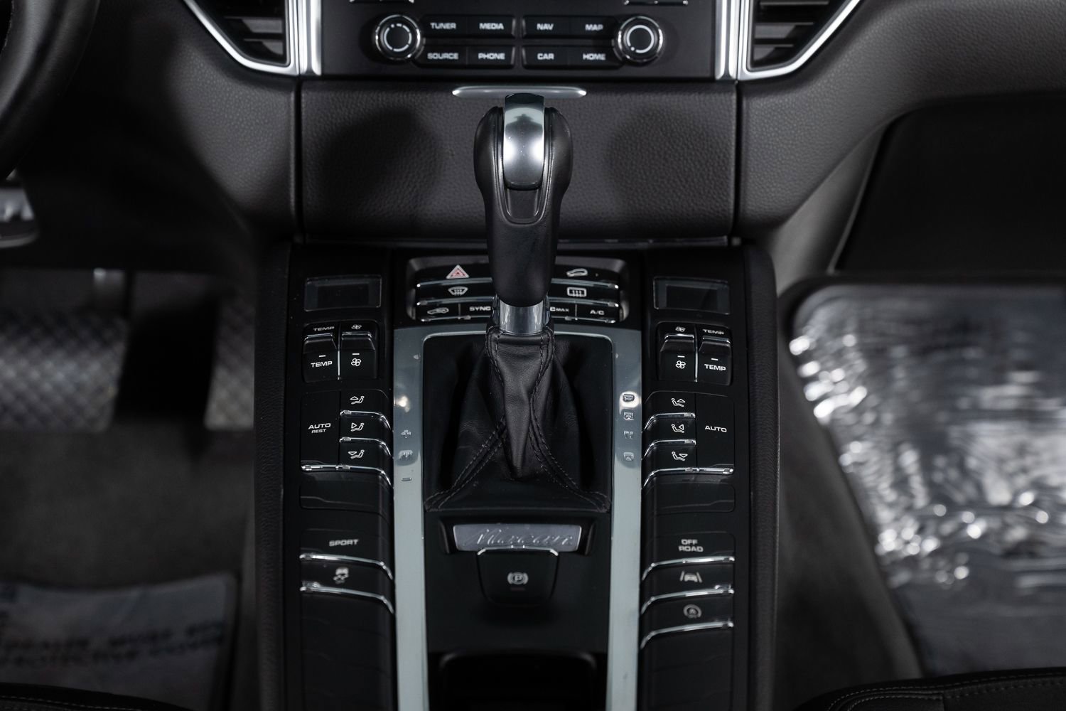 Used 2018 Porsche Macan image 39