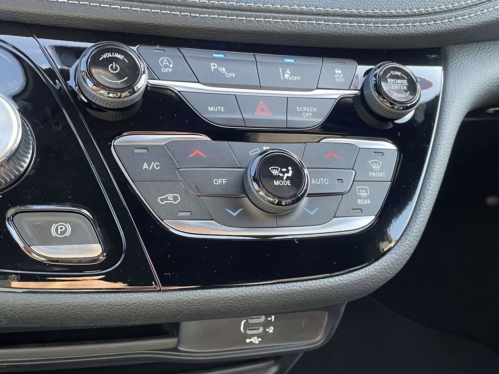 New 2026 Chrysler Pacifica Select FWD image 13