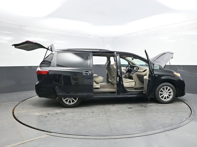 Used 2018 Toyota Sienna XLE AWD/4WD image 39