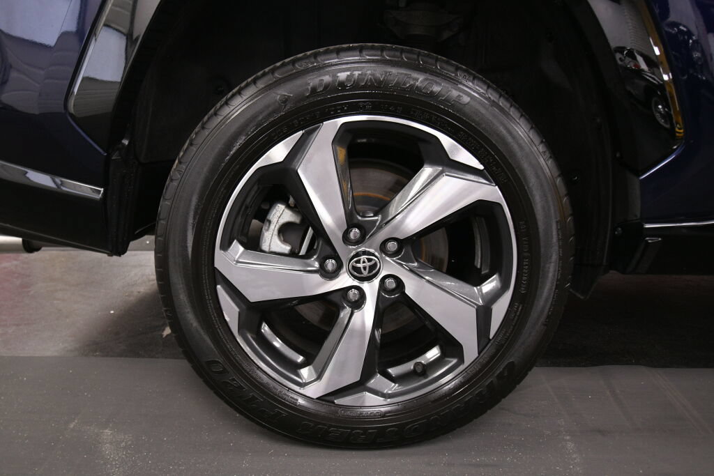 Used 2023 Toyota RAV4 SE w/ Weather & Moonroof Package AWD/4WD image 32