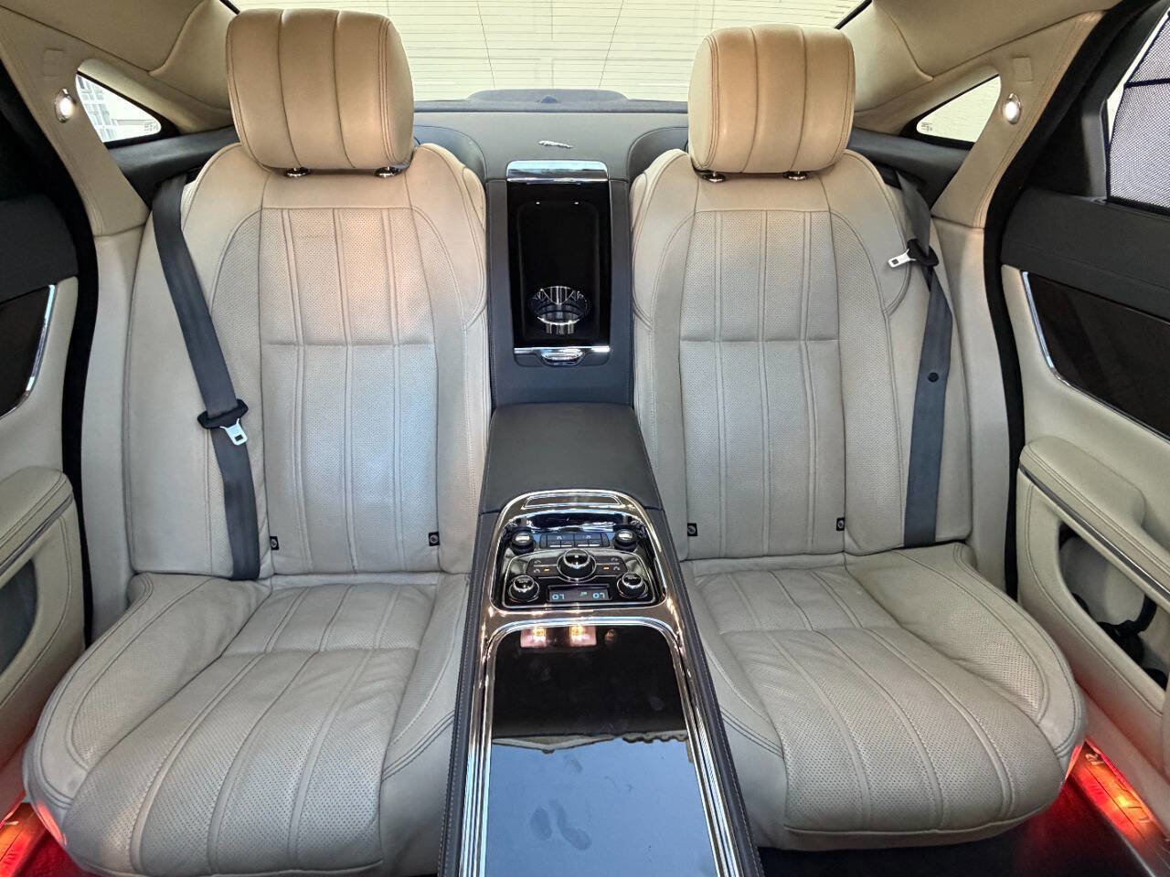 Used 2013 Jaguar XJ L Ultimate RWD image 91