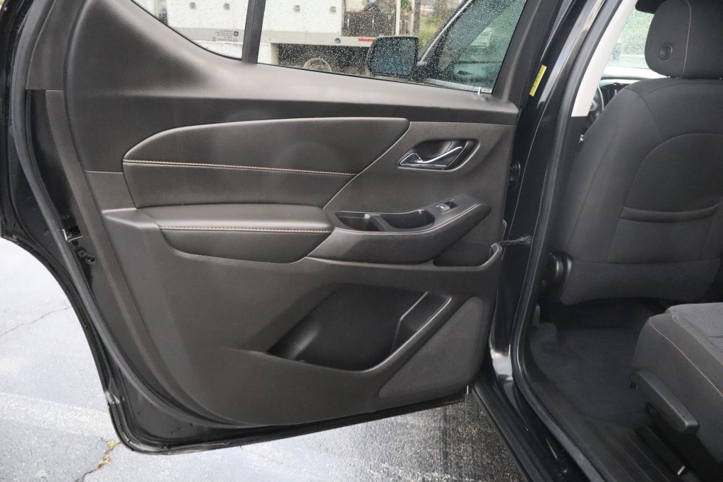 Used 2021 Chevrolet Traverse LS FWD image 33