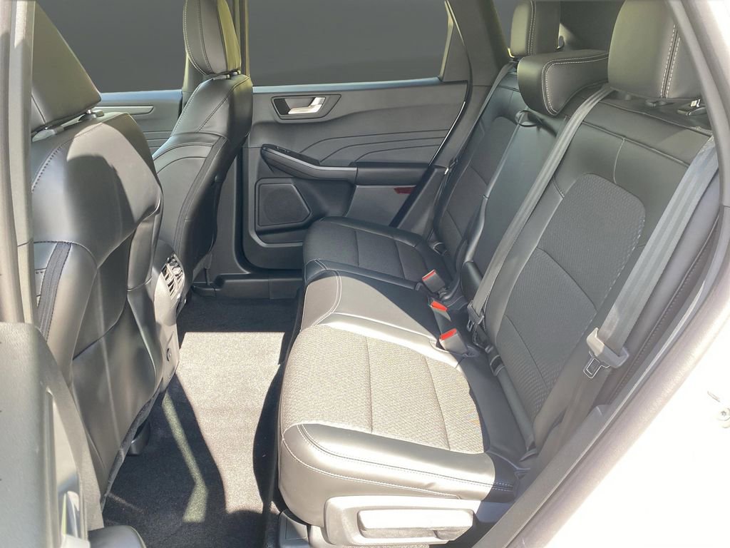 New 2025 Ford Escape SE w/ Class II Trailer Tow Package image 38