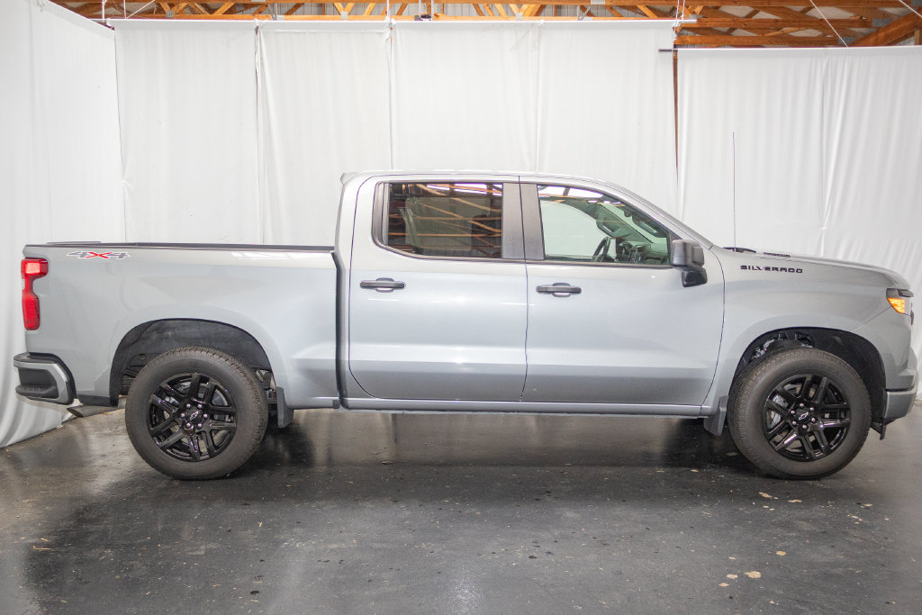 Used 2026 Chevrolet Silverado 1500 Custom w/ LPO, Dark Essentials Package AWD/4WD image 3