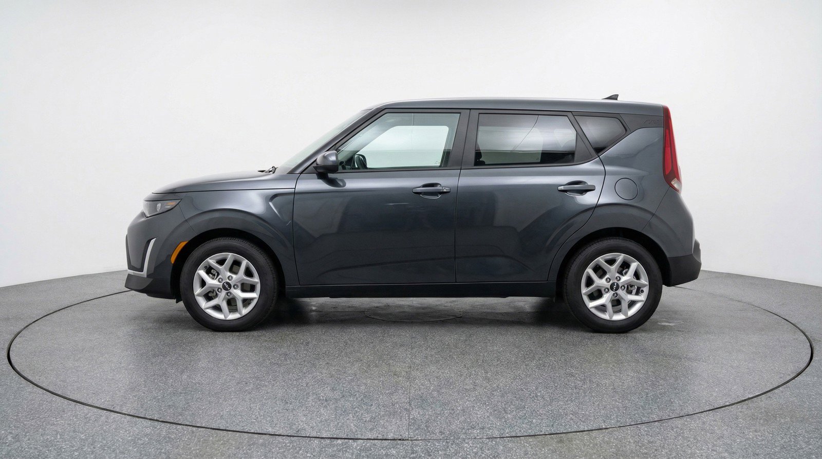 Used 2025 Kia Soul LX w/ LX Technology Package FWD image 5