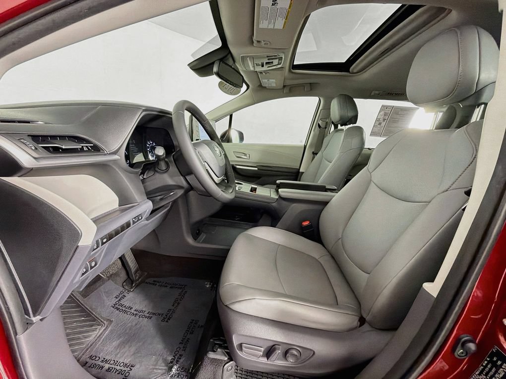 Used 2021 Toyota Sienna XLE FWD image 12