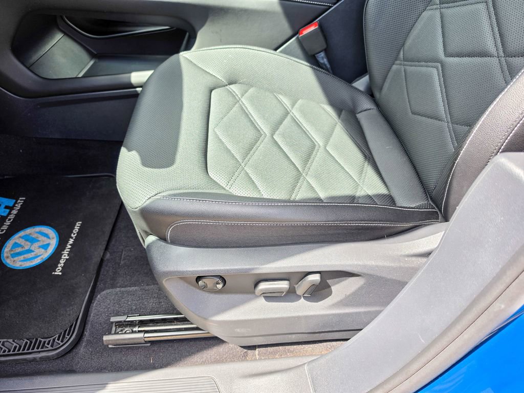 Certified 2025 Volkswagen Atlas SE FWD image 12