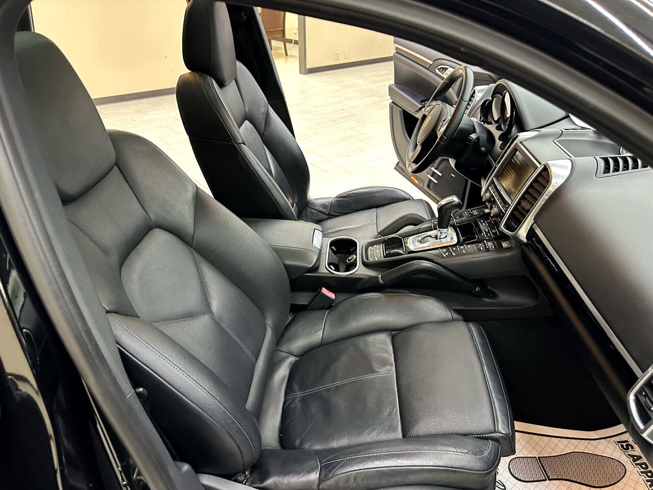 Used 2014 Porsche Cayenne S image 42