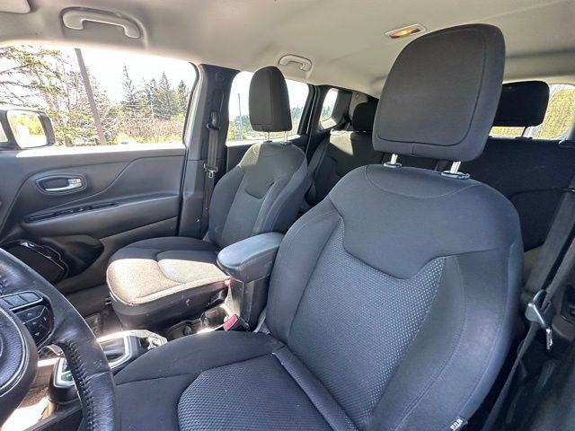 Used 2020 Jeep Renegade Altitude AWD/4WD image 12
