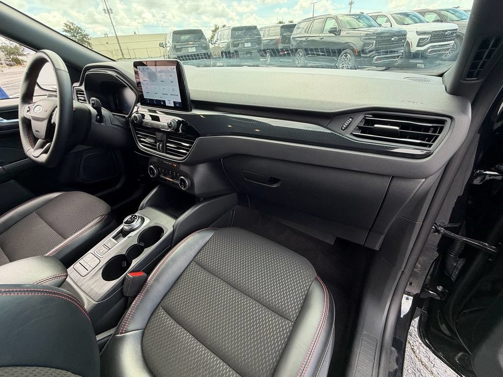 Used 2025 Ford Escape ST-Line FWD image 18