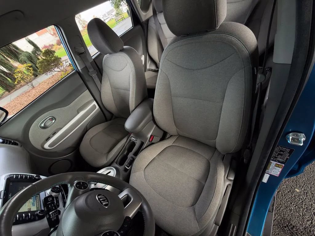 Used 2016 Kia Soul EV FWD image 41