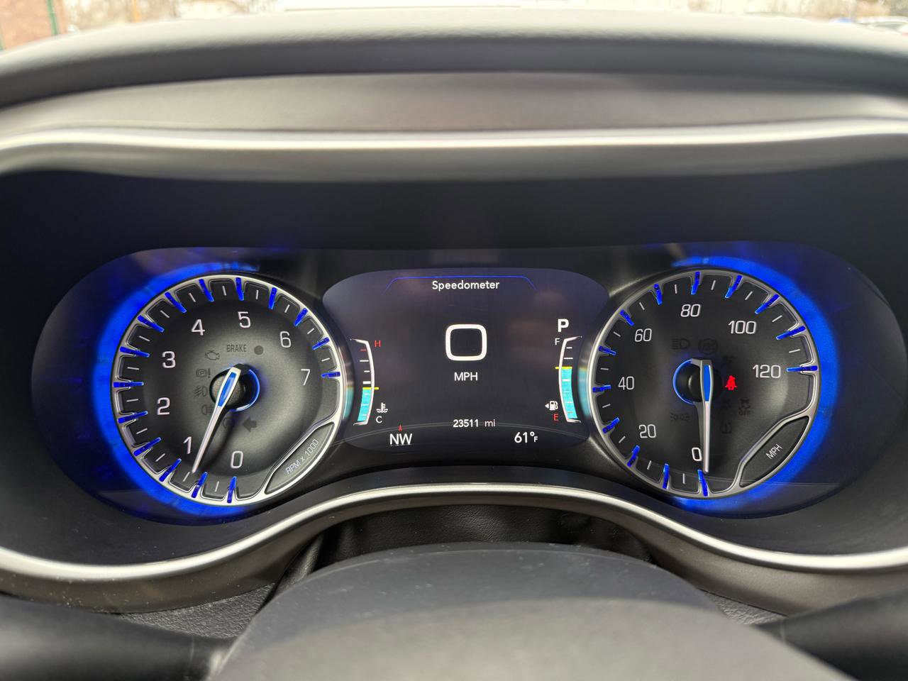 Used 2025 Chrysler Pacifica Select image 16