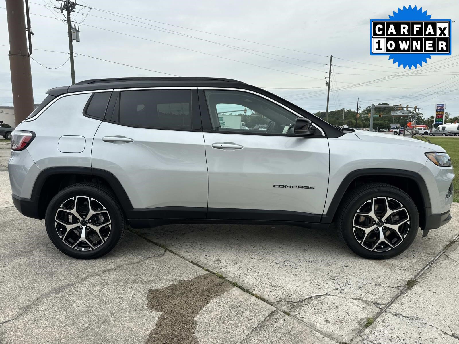 Used 2025 Jeep Compass Limited AWD/4WD image 2