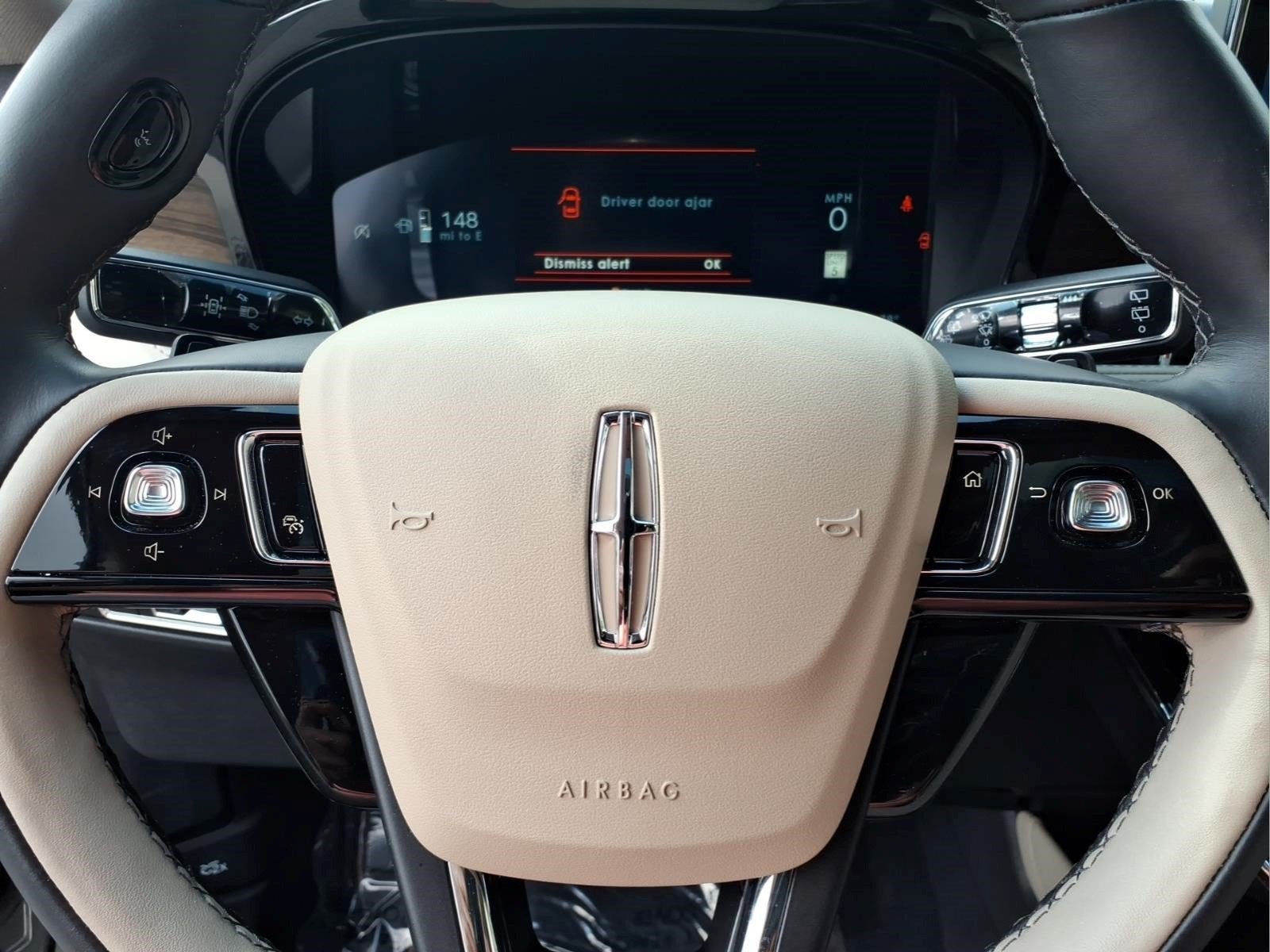 Certified 2026 Lincoln Corsair Reserve w/ Jet Appearance Package AWD/4WD image 6