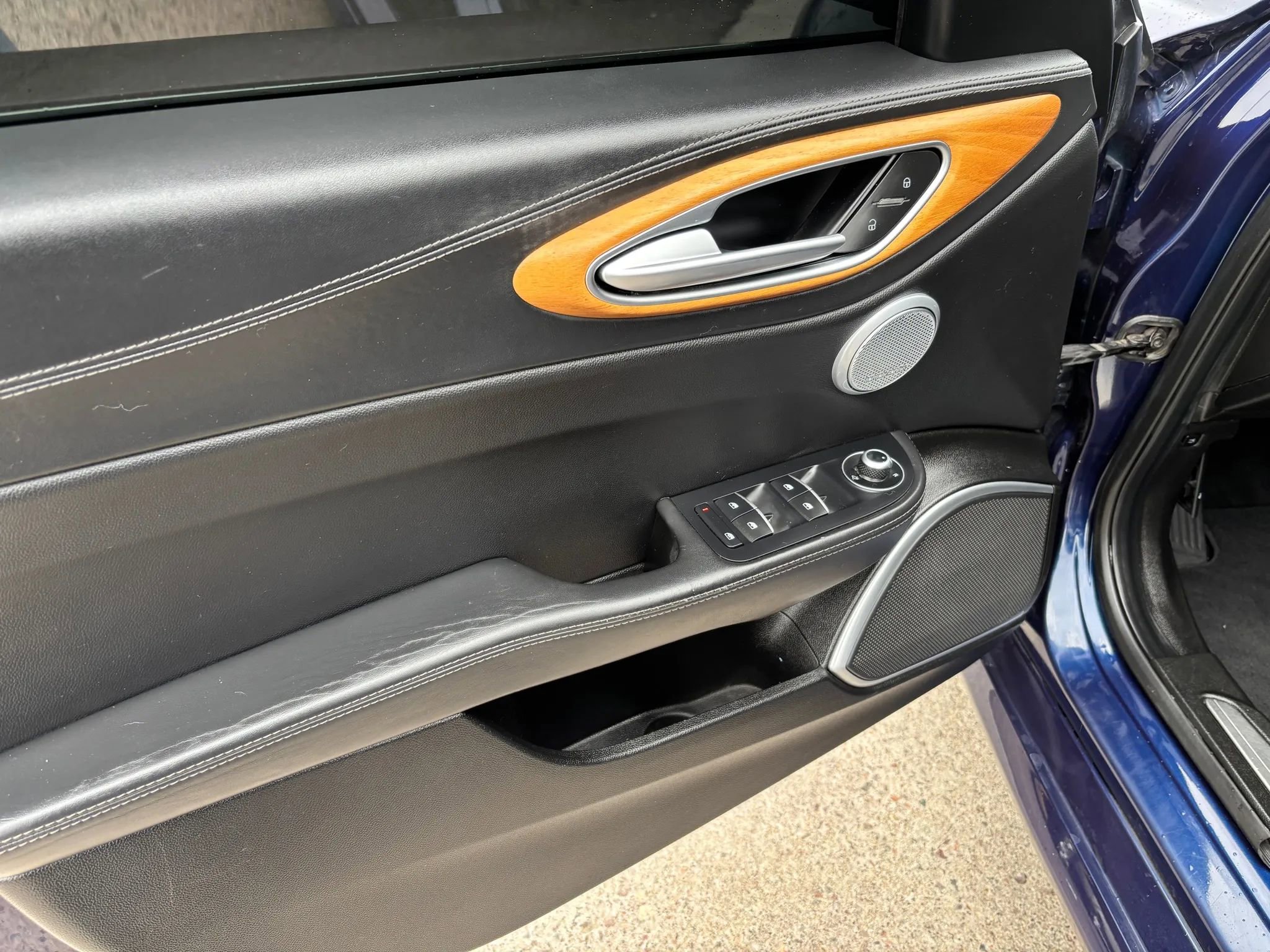 Used 2017 Alfa Romeo Giulia Ti w/ TI Lusso Light Wood Package AWD/4WD image 10