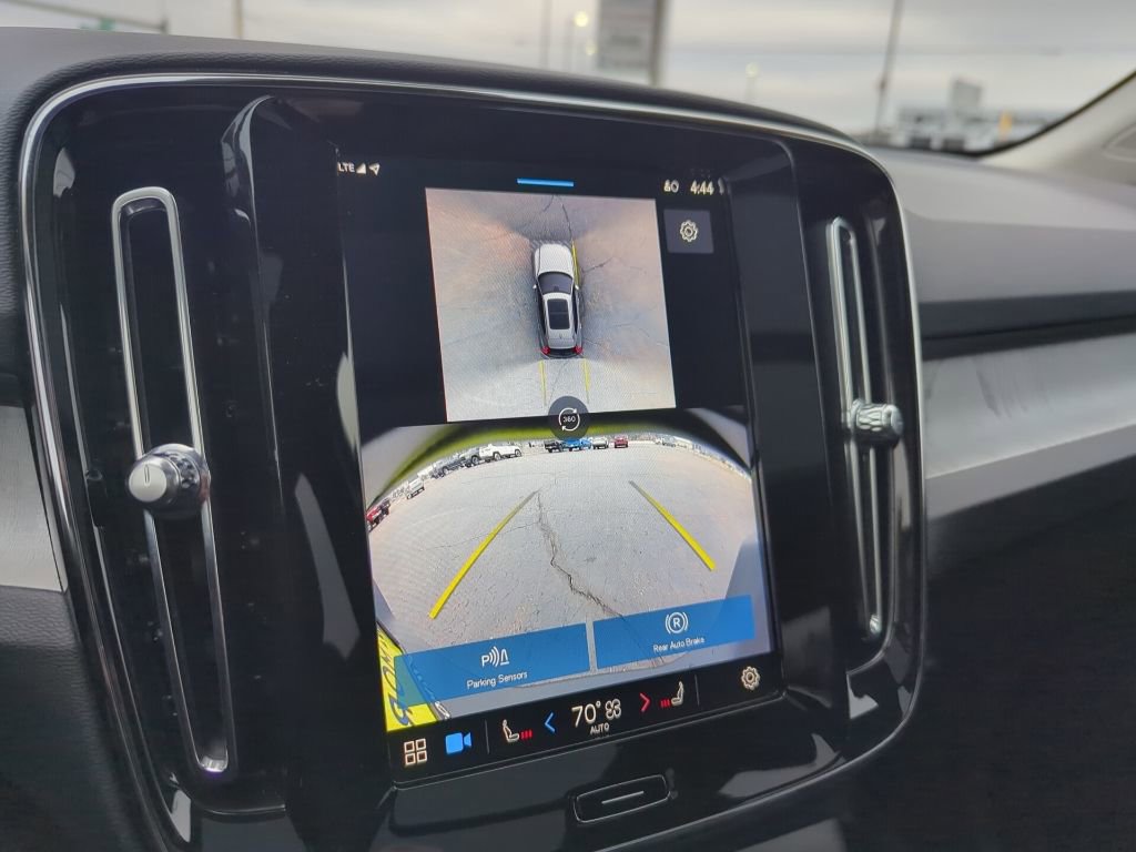 Used 2024 Volvo XC40 B5 Plus image 14