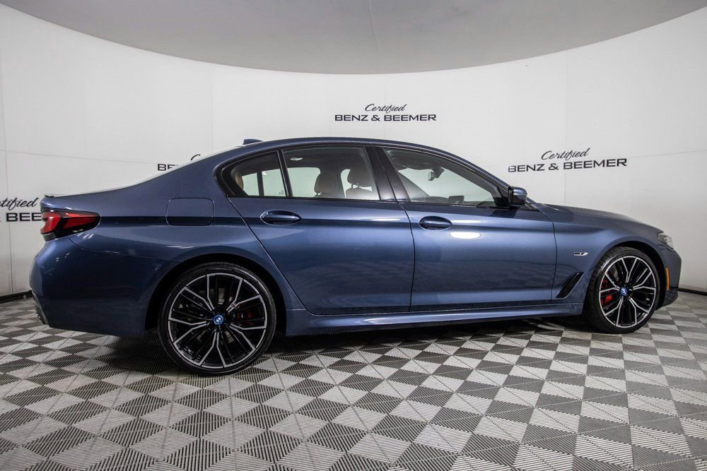 Used 2023 BMW 530e w/ M Sport Package image 5
