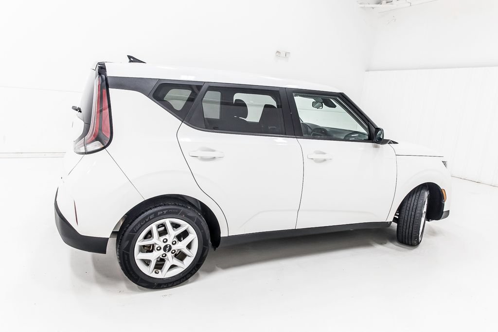 Used 2024 Kia Soul LX w/ Option Group 015 FWD image 7
